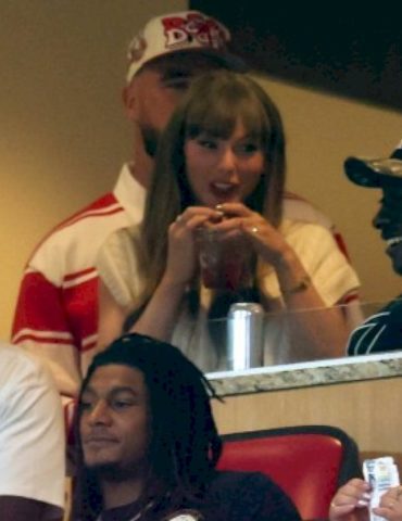 taylor-and-travis’-first-post-engagement-appearance-is-at-arrowhead-stadium
