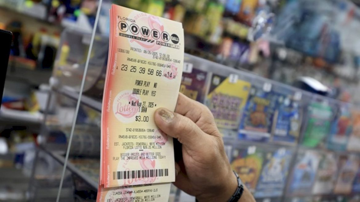 powerball-jackpot-hits-$1b-for-labor-day-weekend-drawing