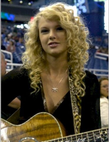 taylor-swift’s-former-neighbor-recalls-that-time-she-played-in-his-living-room
