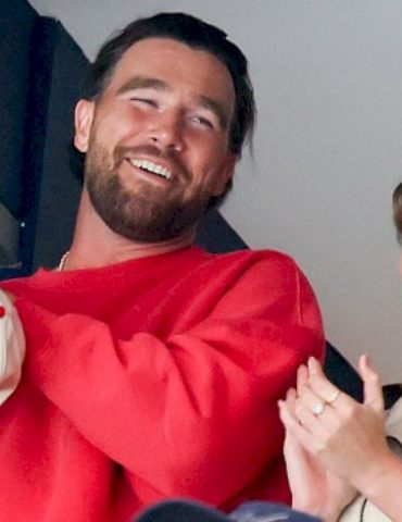 rock-&-roll-hall-of-famers-who-‘know-what-love-is’-offer-to-be-taylor-&-travis’-wedding-band