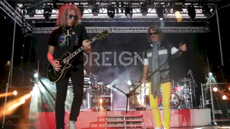 foreigner,-who-‘know-what-love-is,’-offer-to-be-taylor-&-travis’-wedding-band
