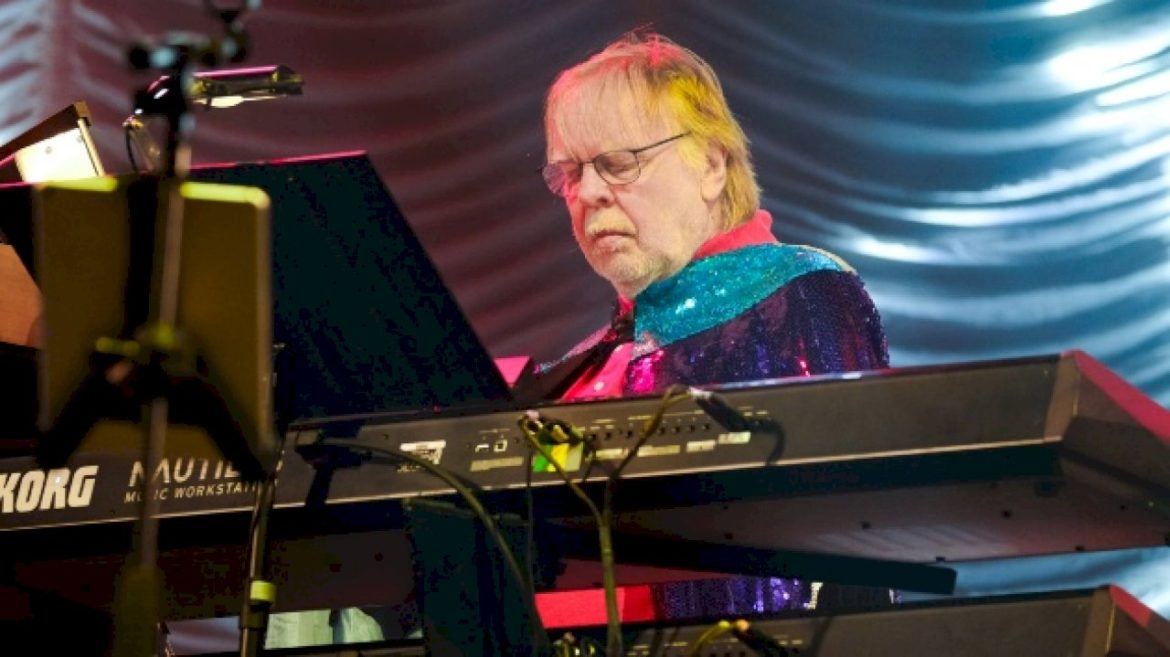 rick-wakeman-to-release-new-piano-album,-‘melancholia’