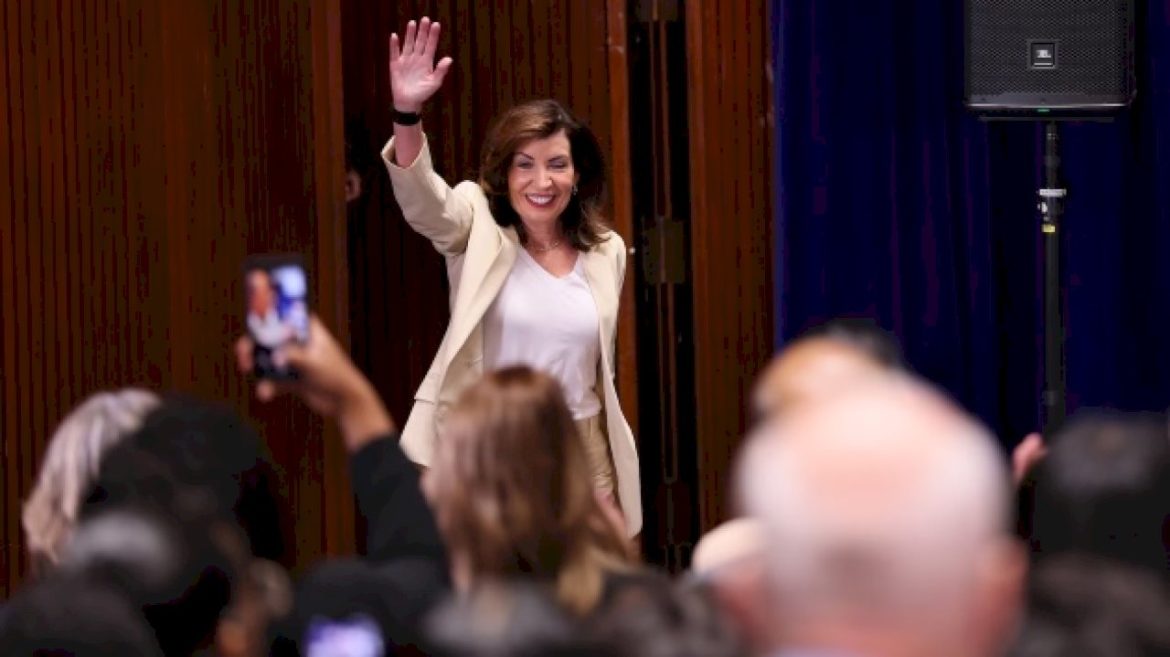 new-york-gov.-hochul-to-sign-executive-order-allowing-pharmacies-to-administer-covid-shots