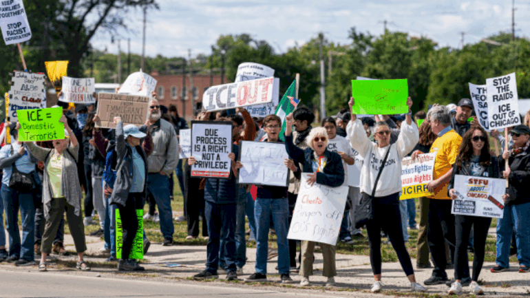 chicago-braces-for-expanded-immigration-enforcement-as-local-officials-push-back-on-trump-post
