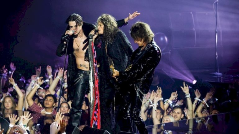 aerosmith’s-steven-tyler-&-joe-perry-pay-tribute-to-ozzy-osbourne-at-the-mtv-vmas