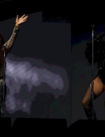 watch-dua-lipa-sing-with-chaka-khan-in-chicago