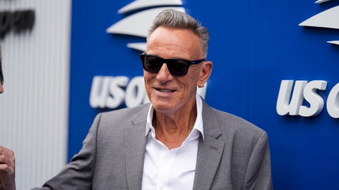 bruce-springsteen-makes-surprise-appearance-at-‘born-to-run’-50th-anniversary-event