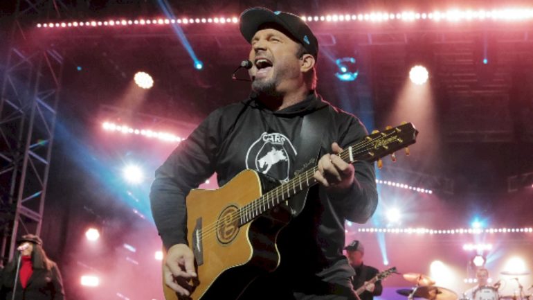 ‘milwaukee,-here-i-come’:-garth-brooks-to-play-summerfest
