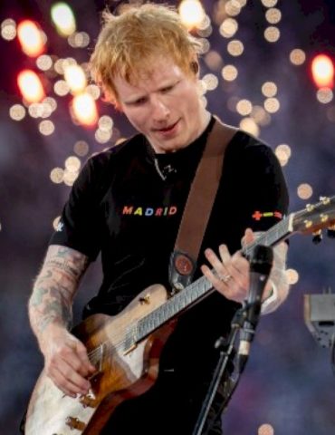 ed-sheeran-thanks-wife,-kids-&-fans-as-mathematics-tour-wraps