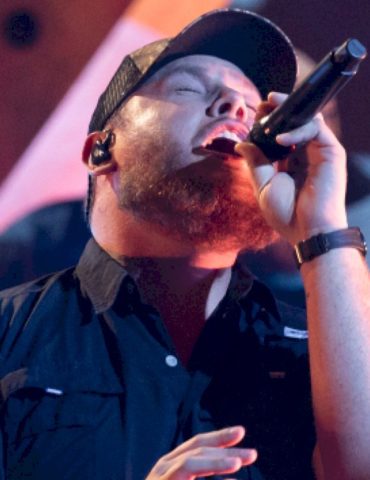 luke-combs-wasted-no-time-getting-‘back-in-the-saddle’