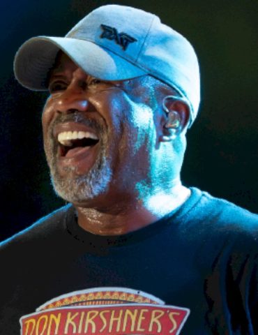 ‘hold-my-hand’:-darius-rucker-reveals-his-new-love