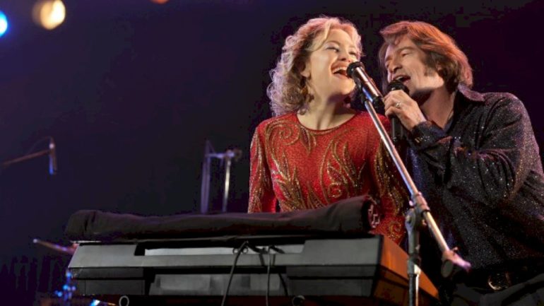 watch-hugh-jackman-sing-‘sweet-caroline’-in-new-trailer-for-neil-diamond-themed-film