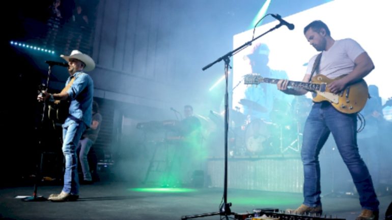 ‘this-is-my-[band]’:-justin-moore-decided-‘time’s-ticking’-on-a-major-musical-move