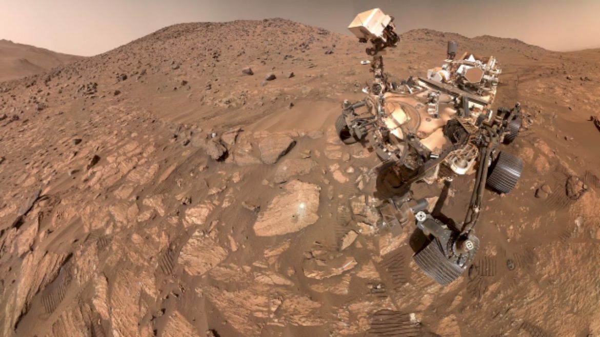 rock-found-on-mars-could-be-evidence-of-ancient-life,-nasa-says