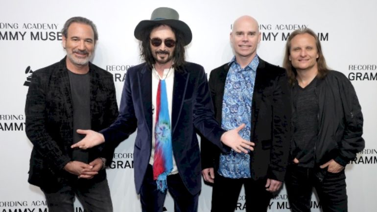 mike-campbell-announces-semi-acoustic-tour-with-the-dirty-knobs