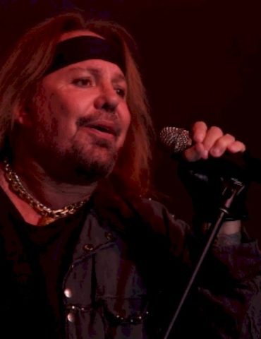motley-crue’s-vince-neil-reveals-he-had-a-stroke-in-december:-‘my-whole-left-side-went-out’