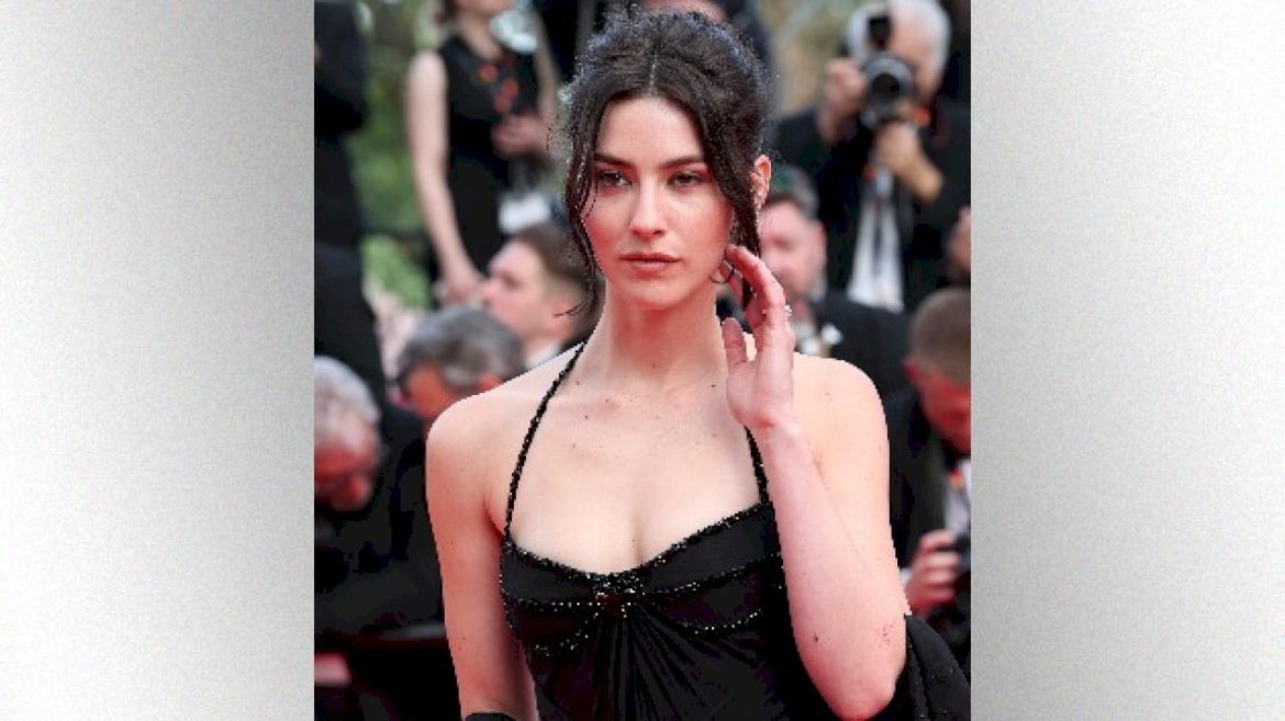 gracie-abrams’-boyfriend,-paul-mescal,-won’t-talk-about-their-‘deeply-precious’-relationship
