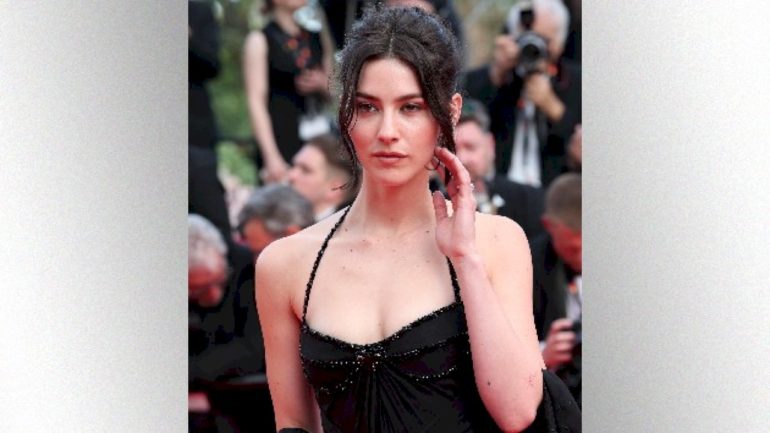 gracie-abrams’-boyfriend,-paul-mescal,-won’t-talk-about-their-‘deeply-precious’-relationship