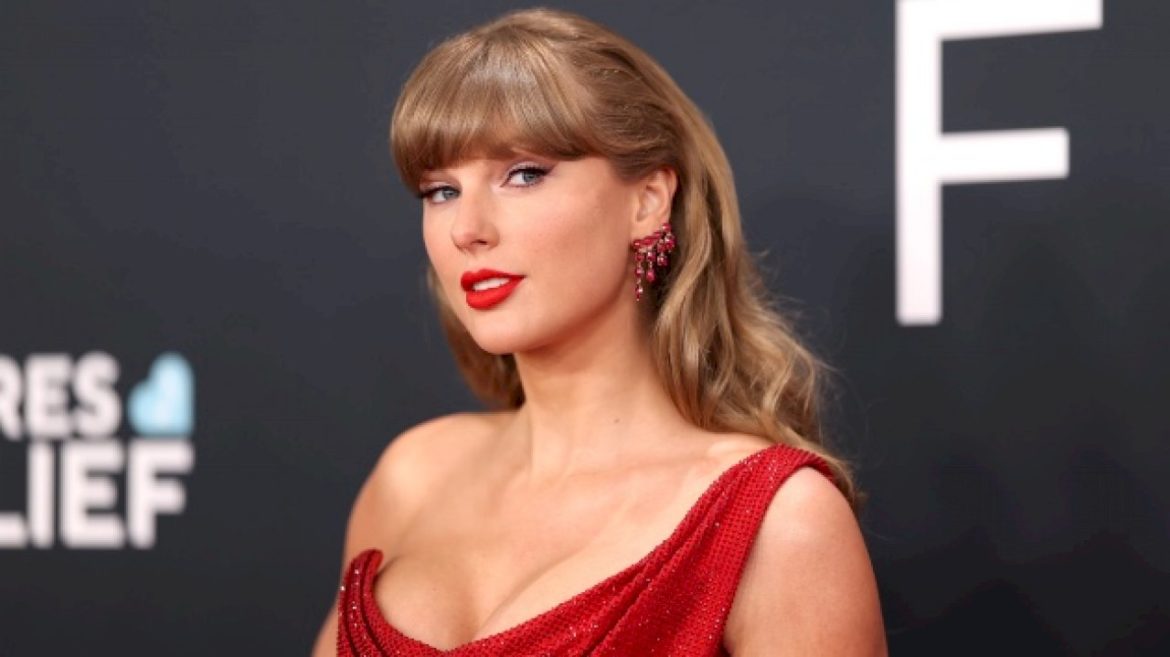 taylor-swift-to-appear-on-‘the-graham-norton-show’,-reveals-‘the-life-of-a-showgirl’-cardigan