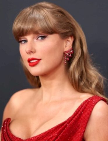 taylor-swift-to-appear-on-‘the-graham-norton-show’,-reveals-‘the-life-of-a-showgirl’-cardigan