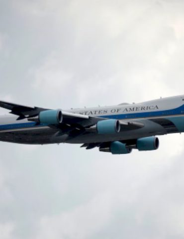air-traffic-controller-tells-spirit-pilot-to-‘pay-attention’-while-flying-near-air-force-one