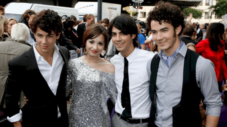 ‘camp-rock-3’-officially-happening-at-disney-channel-with-jonas-brothers,-demi-lovato