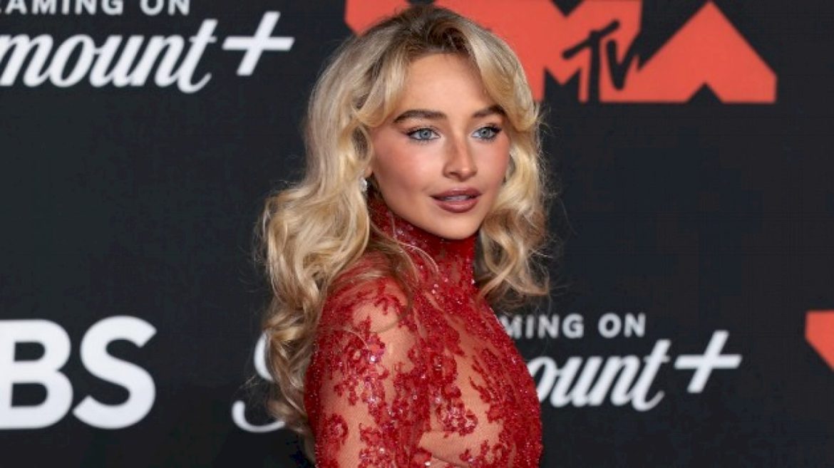 sabrina-carpenter-to-guest-star-on-new-‘muppet-show’-special-in-2026