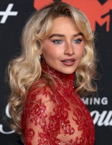 sabrina-carpenter-to-guest-star-on-new-‘muppet-show’-special-in-2026