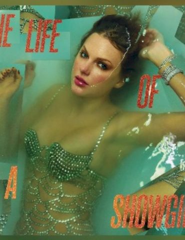 taylor-swift-hints-at-new-music-video-with-plug-for-‘showgirl’-cardigan