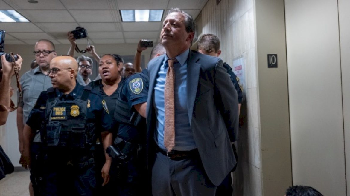 several-new-york-officials-arrested-in-protest-at-manhattan-ice-office