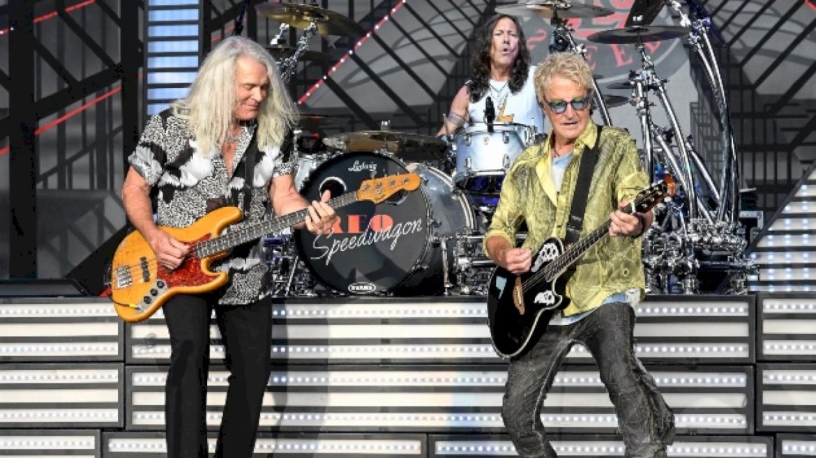 kevin-cronin-to-reunite-with-reo-speedwagon-bandmates-for-university-of-illinois-homecoming