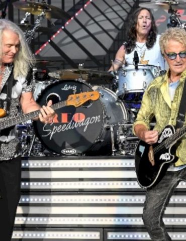 kevin-cronin-to-reunite-with-reo-speedwagon-bandmates-for-university-of-illinois-homecoming