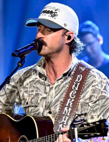 staying-true-to-his-alabama-roots?-riley-green-says-‘don’t-mind-if-i-do’