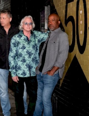 members-of-rem.,-the-black-crowes,-hootie-&-the-blowfish-form-supergroup-howl-owl-howl