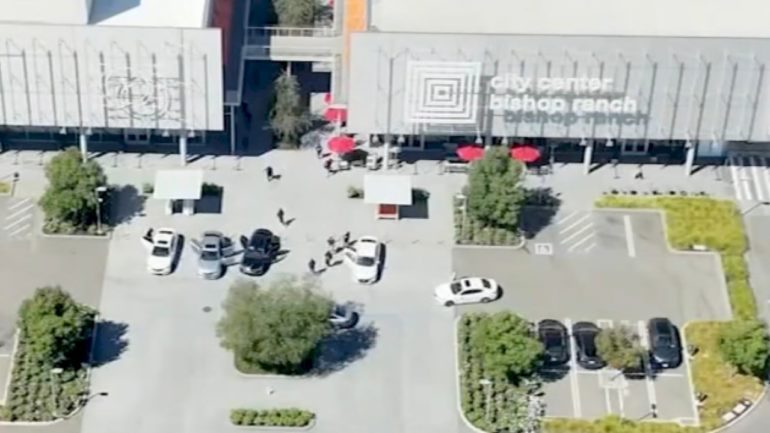 nearly-25-suspects-rob-california-jewelry-store,-stealing-$1-million-in-merchandise