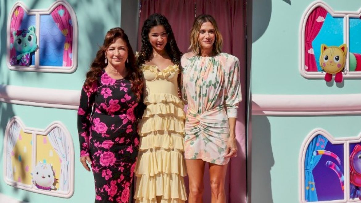 gloria-estefan-hopes-‘gabby’s-dollhouse:-the-movie’-helps-her-‘get-in-with-a-really-young-crowd’