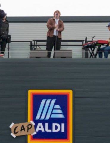 watch-lewis-capaldi-perform-on-the-roof-of-an-aldi-supermarket
