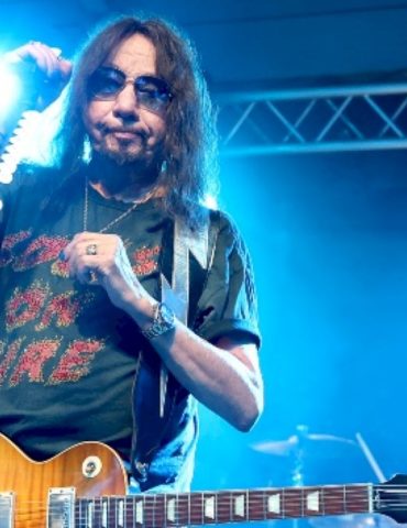 kiss’-ace-frehley-cancels-concert-appearance-after-injuring-himself-in-a-fall