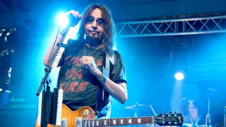 kiss’-ace-frehley-cancels-concert-appearance-after-injuring-himself-in-a-fall