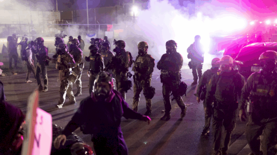 4-charged-after-anti-ice-protest-outside-chicago-facility-erupts-in-violence