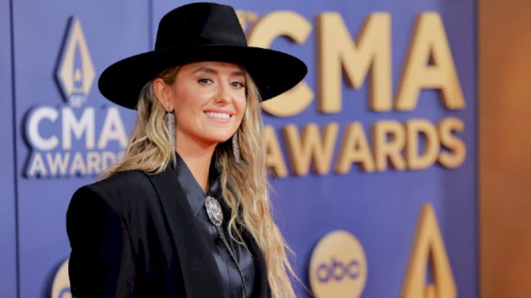 lainey-wilson-returns-to-host-the-59th-cma-awards