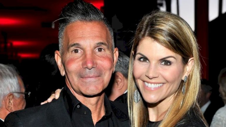 actress-lori-loughlin,-mossimo-giannulli-separate-after-nearly-28-years-of-marriage