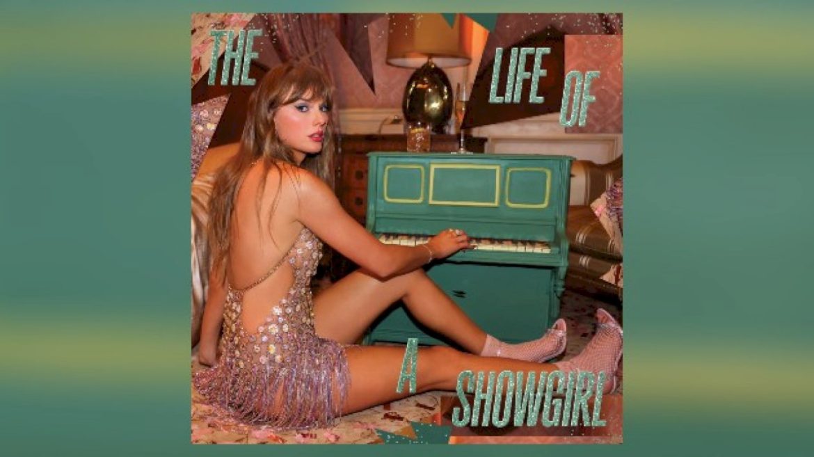 taylor-swift-sells-2.7-million-albums-in-one-day;-announces-new-cds-with-bonus-acoustic-tracks