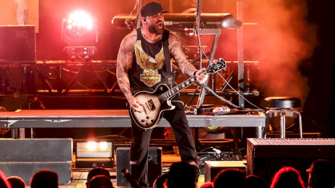 brantley-gilbert-leaves-big-machine-for-bbr/bmg