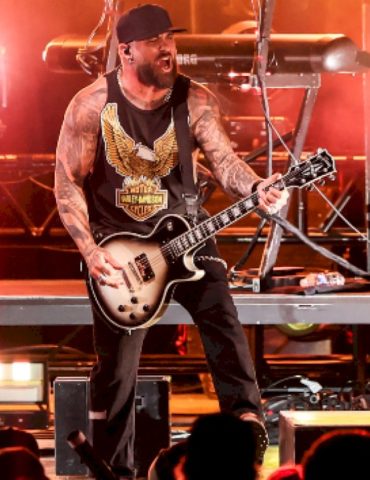 brantley-gilbert-leaves-big-machine-for-bbr/bmg