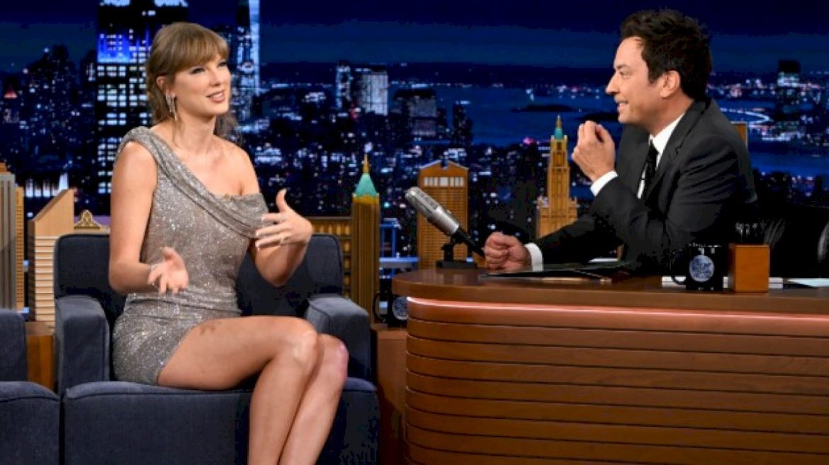 on-‘the-tonight-show,’-taylor-swift-talks-super-bowl,-selena’s-speech,-incommunicado-ed-&-‘wood’