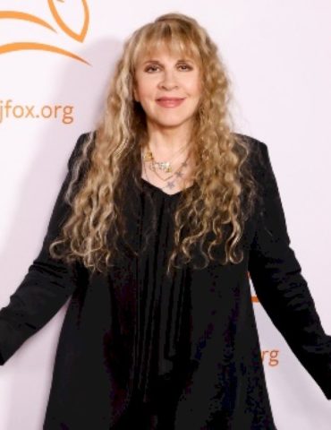 stevie-nicks-shares-cryptic-tease:-‘something-special-coming’