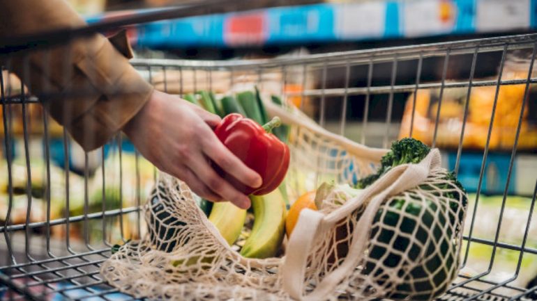 consumer-sentiment-sours-as-government-shutdown-threatens-economic-damage