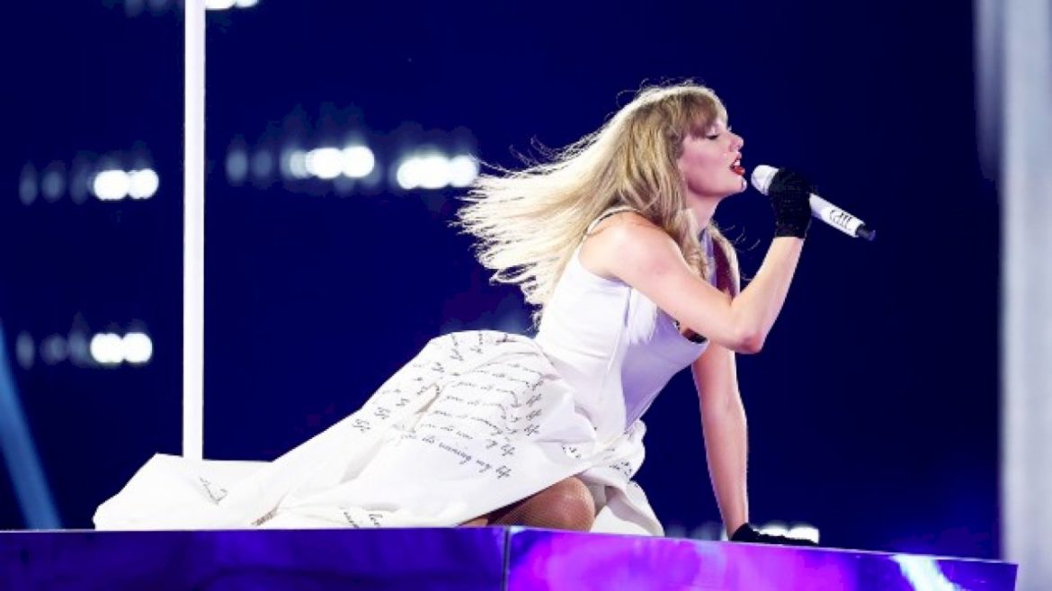 taylor-swift-announces-disney+-behind-the-scenes-eras-tour-docuseries,-‘final-show’-concert-film
