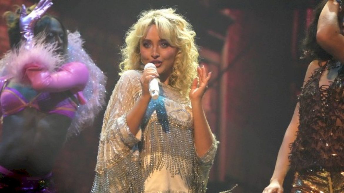 sabrina-carpenter-duets-with-the-chicks,-‘arrests’-her-opening-act-at-austin-city-limits-festival